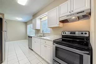 6301 Newtown Cir, Tampa, FL 33615 - Photo 6