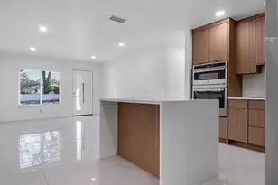 8641 May Cir, Tampa, FL 33614 - Photo 4