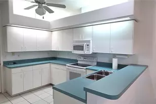 208 Hemingway Dr, Oldsmar, FL 34677 - Photo 12