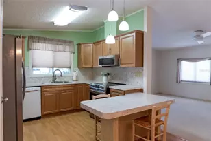 36946 Tara Ave, Zephyrhills, FL 33542 - Photo 8