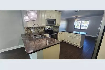 8211 7th St N, Saint Petersburg, FL 33702 - Photo 30