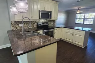 8211 7th St N, Saint Petersburg, FL 33702 - Photo 30