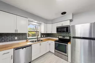 611 11th St NW, Largo, FL 33770 - Photo 8