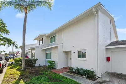 1640 Cape Hope Avenue NE #4, Saint Petersburg, FL 33702 - Photo 2