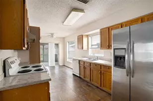 739 Burlwood St, Brandon, FL 33511 - Photo 4