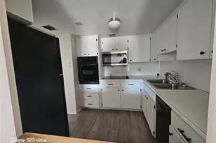 2457 Ecuadorian Way, Clearwater, FL 33763 - Photo 2