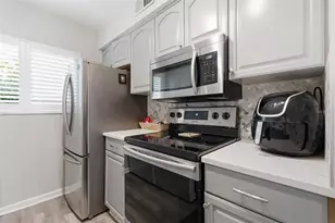 501 E Bay Dr, Largo, FL 33770 - Photo 12