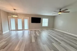 5075 Starfish Dr SE, Saint Petersburg, FL 33705 - Photo 4