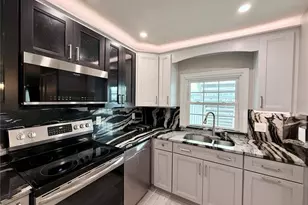 5075 Starfish Dr SE, Saint Petersburg, FL 33705 - Photo 10