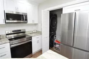 8613 Mallard Reserve Dr, Tampa, FL 33614 - Photo 8