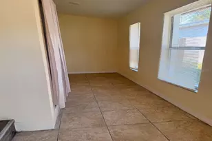 1349 15th St S, Saint Petersburg, FL 33705 - Photo 2