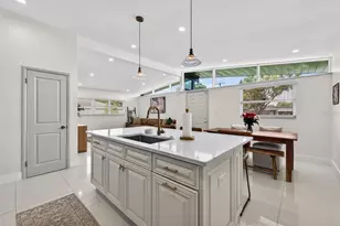 4905 N Mendenhall Dr, Tampa, FL 33603 - Photo 12