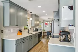 11469 Imperial Grove Dr E, Largo, FL 33774 - Photo 10