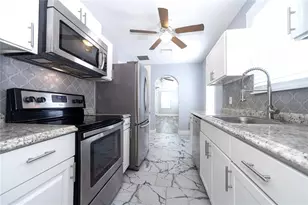 618 25th St W, Bradenton, FL 34205 - Photo 6