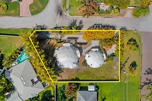 3900 41st St S, Saint Petersburg, FL 33711 - Photo 2