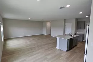 37327 Sagemoor Dr, Zephyrhills, FL 33541 - Photo 6