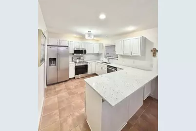 6490 Cape Hatteras Way NE #4, Saint Petersburg, FL 33702 - Photo 8