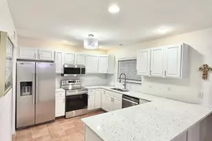 6490 Cape Hatteras Way NE, Saint Petersburg, FL 33702 - Photo 8