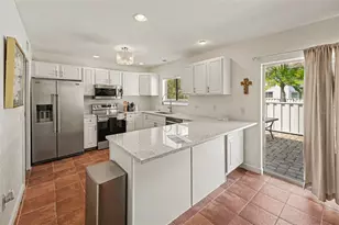 6490 Cape Hatteras Way NE, Saint Petersburg, FL 33702 - Photo 4