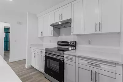 8201 Riverside Drive NE, Saint Petersburg, FL 33702 - Photo 8