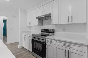 8201 Riverside Dr NE, Saint Petersburg, FL 33702 - Photo 8