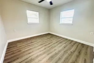 37421 Lupine Dr, Zephyrhills, FL 33541 - Photo 18