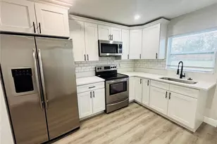 37421 Lupine Dr, Zephyrhills, FL 33541 - Photo 10