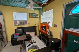 8740 N Tangerine Pl, Tampa, FL 33617 - Photo 20