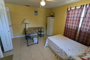 8740 N Tangerine Pl, Tampa, FL 33617 - Photo 14