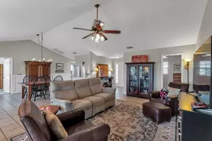 2910 Appling Woods Pl, Plant City, FL 33565 - Photo 14