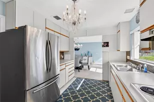 10100 Commodore Dr, Seminole, FL 33776 - Photo 12