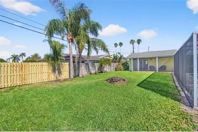 10100 Commodore Drive, Seminole, FL 33776 - Photo 38