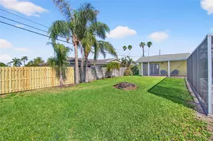 10100 Commodore Dr, Seminole, FL 33776 - Photo 38