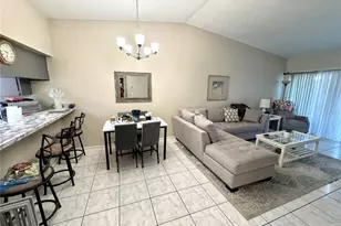 7249 Parkside Villas Dr N, Saint Petersburg, FL 33709 - Photo 4