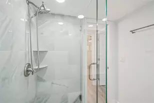 4750 Cove Cir, Saint Petersburg, FL 33708 - Photo 10