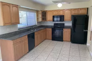 4913 Rockledge Cir, Tampa, FL 33624 - Photo 12