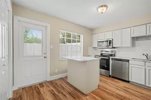 37306 Embassy Pk Ln, Dade City, FL 33525 - Photo 8