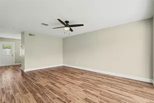 37306 Embassy Pk Ln, Dade City, FL 33525 - Photo 6