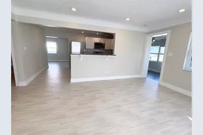 736 86th Avenue N, Saint Petersburg, FL 33702 - Photo 4