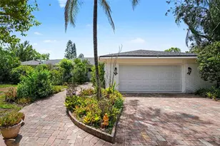 1350 Eckles Dr, Tampa, FL 33612 - Photo 4
