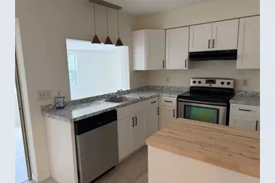 300 94th Avenue N, Saint Petersburg, FL 33702 - Photo 4