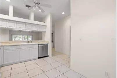 6600 100th Way N #24B, Saint Petersburg, FL 33708 - Photo 8