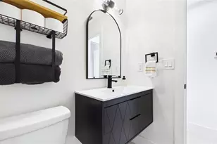 1920 New Hampshire Ave NE, Saint Petersburg, FL 33703 - Photo 28