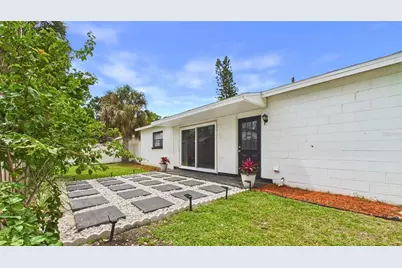1920 New Hampshire Avenue NE, Saint Petersburg, FL 33703 - Photo 32