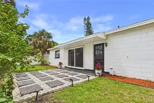 1920 New Hampshire Ave NE, Saint Petersburg, FL 33703 - Photo 32