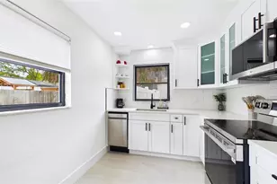 1920 New Hampshire Ave NE, Saint Petersburg, FL 33703 - Photo 14