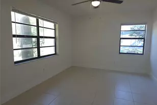 10410 N Ojus Dr, Tampa, FL 33617 - Photo 10