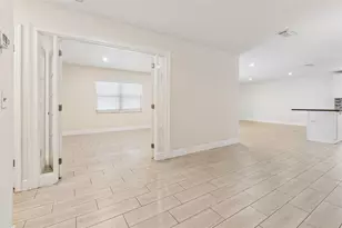 4710 Southbreeze Dr, Tampa, FL 33624 - Photo 8