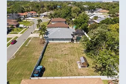 Bethel Court S, Saint Petersburg, FL 33712 - Photo 2