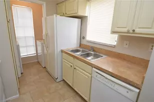 8756 Mallard Reserve Dr, Tampa, FL 33614 - Photo 6